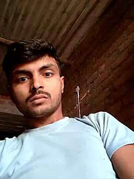 Snapshot of Suraj223kumar chatting on 10.12.25 Suraj223kumar online show from 10.12.25