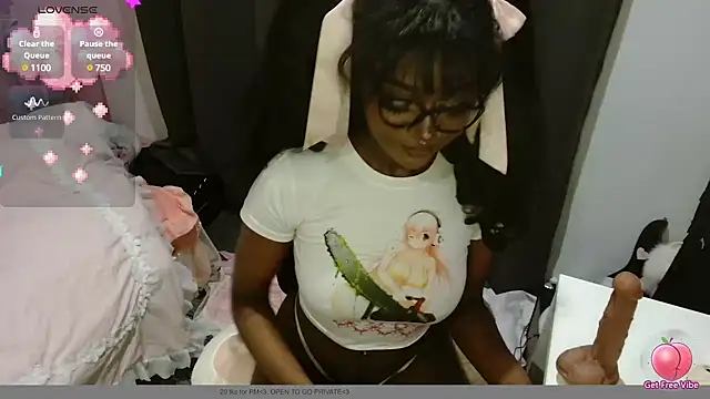 Snapshot of bunniix chatting on 03.19.25 bunniix online show from 03.19.25