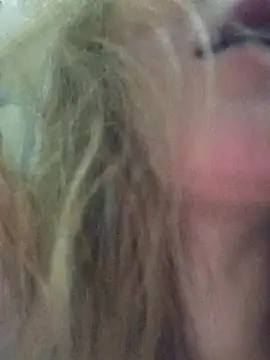 Snapshot of KattyLuuu chatting on 11.29.25 KattyLuuu online show from 11.29.25