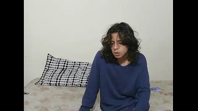 Snapshot of HotCakesuwu chatting on 10.28.25 HotCakesuwu online show from 10.28.25