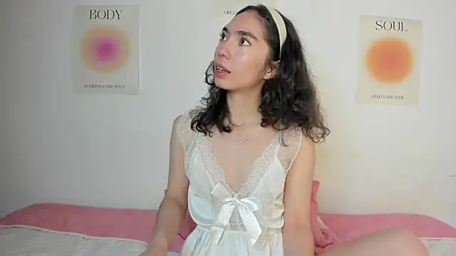 Ana is from Heaven online show from 10.02.25