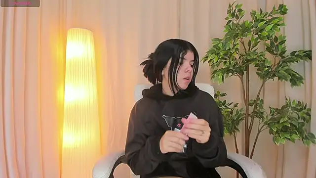 Maddy bennet online show from 03.06.25