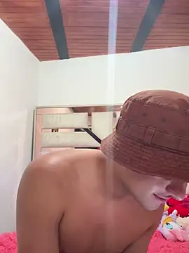 Snapshot of LeonardoGoyko chatting on 12.20.24 LeonardoGoyko online show from 12.20.24