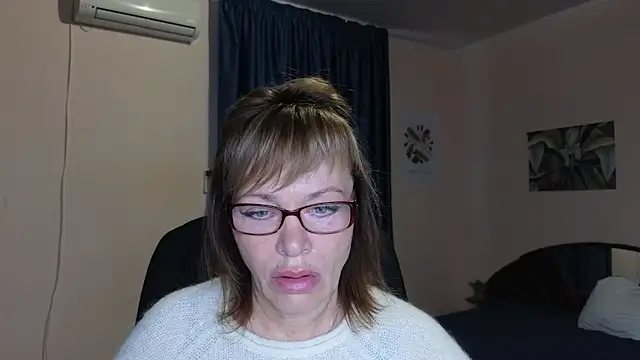 Snapshot of Miss_Moren chatting on 09.28.25 Miss Moren online show from 09.28.25