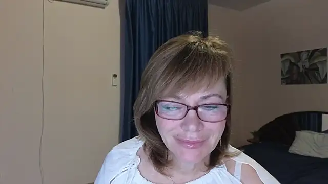 Miss Moren online show from 11.25.25