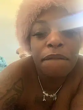 Snapshot of honeywetpussi chatting on 12.24.24 honeywetpussi online show from 12.24.24