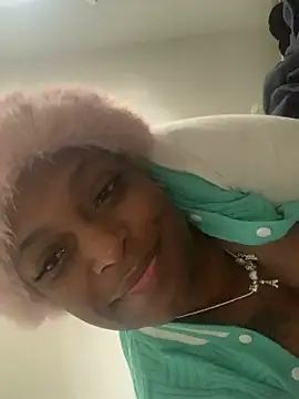 Snapshot of honeywetpussi chatting on 12.26.24 honeywetpussi online show from 12.26.24