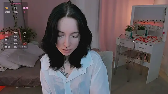 Snapshot of lilithlunna chatting on 12.04.25 lilithlunna online show from 12.04.25