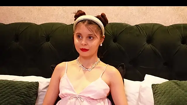 MilenaLyn online show from 02.11.25