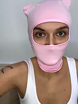 Nikki Hoee online show from 10.22.25