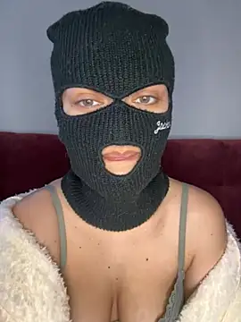 Nikki Hoee online show from 02.26.26