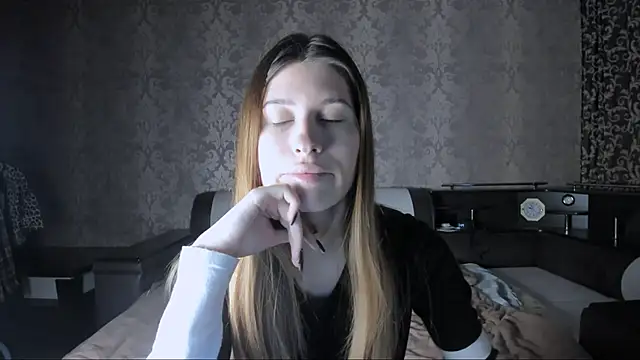 Agnes Allenn online show from 10.27.25