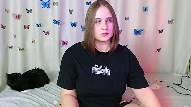 Snapshot of Phantommira chatting on 01.13.25 Phantommira online show from 01.13.25