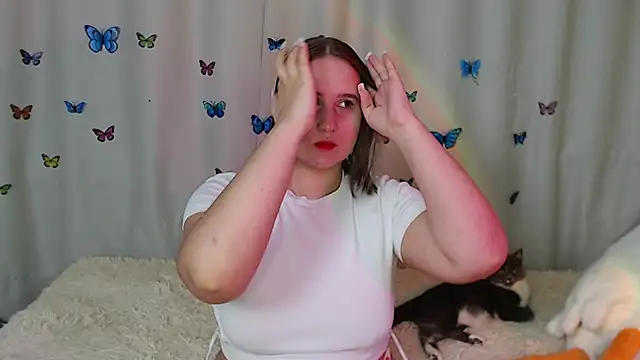 Snapshot of Phantommira chatting on 02.07.25 Phantommira online show from 02.07.25