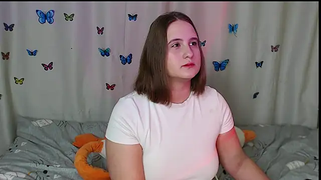 Snapshot of Phantommira chatting on 02.18.25 Phantommira online show from 02.18.25