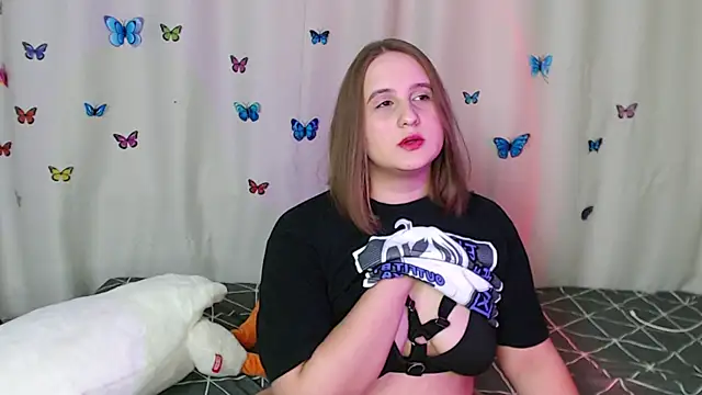 Snapshot of Phantommira chatting on 02.25.25 Phantommira online show from 02.25.25