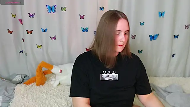 Snapshot of Phantommira chatting on 03.11.25 Phantommira online show from 03.11.25