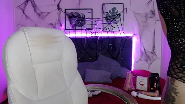 mia collens online show from 10.21.25