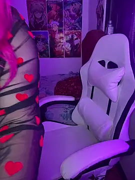 Snapshot of Pinky-Flower chatting on 01.29.25 Pinky-Flower online show from 01.29.25