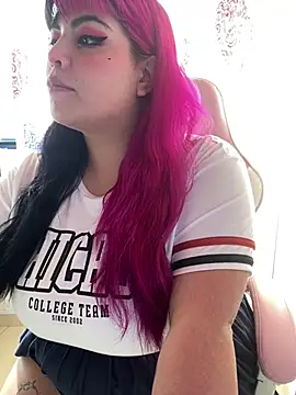 Snapshot of Pinky-Flower chatting on 02.04.25 Pinky-Flower online show from 02.04.25