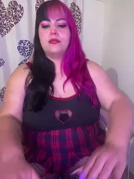 Snapshot of Pinky-Flower chatting on 02.12.25 Pinky-Flower online show from 02.12.25