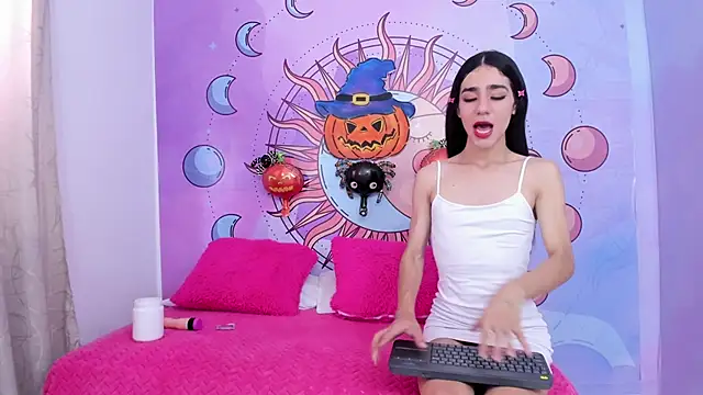 Mariana 16  online show from 10.28.25