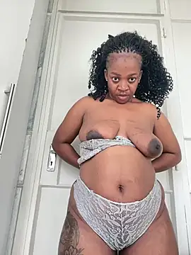 Snapshot of beverlyxxxx chatting on 03.12.25 beverlyxxxx online show from 03.12.25