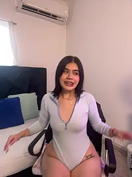 Lily Woodz online show from 01.10.26