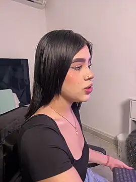 Snapshot of Lily_Woodz chatting on 02.02.26 Lily Woodz online show from 02.02.26