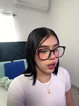 Snapshot of Lily_Woodz chatting on 02.08.26 Lily Woodz online show from 02.08.26