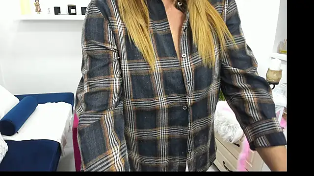 Snapshot of Aileen_Stone chatting on 12.18.24 Aileen Stone online show from 12.18.24