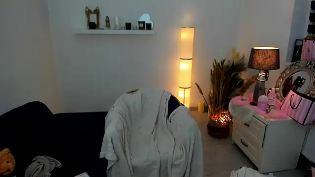 Snapshot of Aileen_Stone chatting on 02.17.25 Aileen Stone online show from 02.17.25