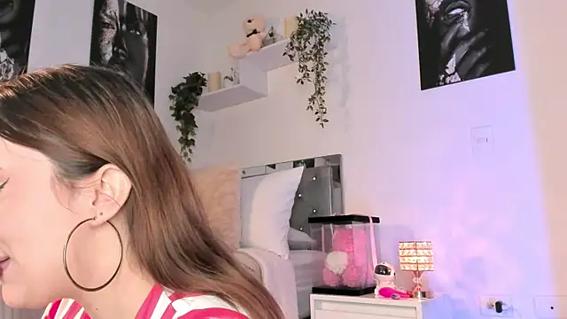 Snapshot of Alissonroses chatting on 09.26.25 Alissonroses online show from 09.26.25