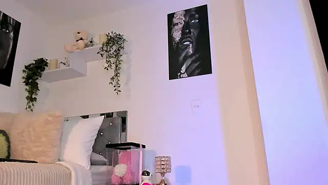 Snapshot of Alissonroses chatting on 10.01.25 Alissonroses online show from 10.01.25