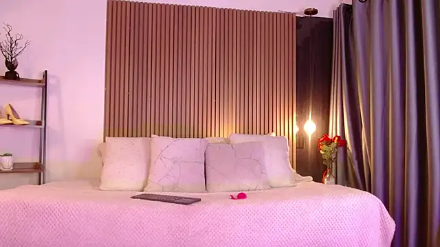 Sienna Blake  online show from 11.15.25