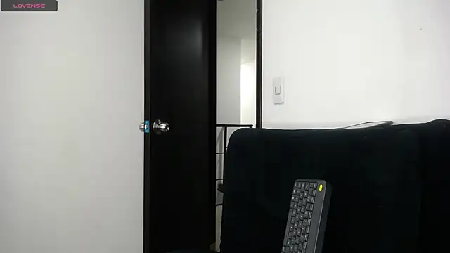 Snapshot of AbrilSonne chatting on 09.11.25 AbrilSonne online show from 09.11.25