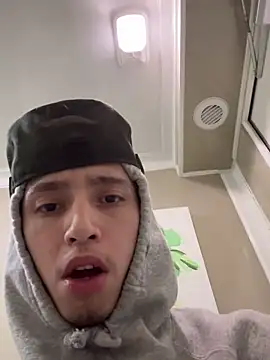 Snapshot of qbaby96 chatting on 02.07.25 qbaby96 online show from 02.07.25