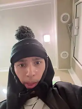 Snapshot of qbaby96 chatting on 02.14.25 qbaby96 online show from 02.14.25