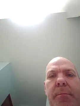 Snapshot of hoodratoui chatting on 11.29.25 hoodratoui online show from 11.29.25