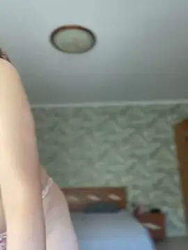 Snapshot of Anna_Desire_ chatting on 12.21.24 Anna Desire online show from 12.21.24