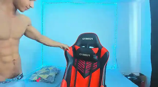 Snapshot of oliver_thompsson7 chatting on 02.05.25 oliver thompsson7 online show from 02.05.25