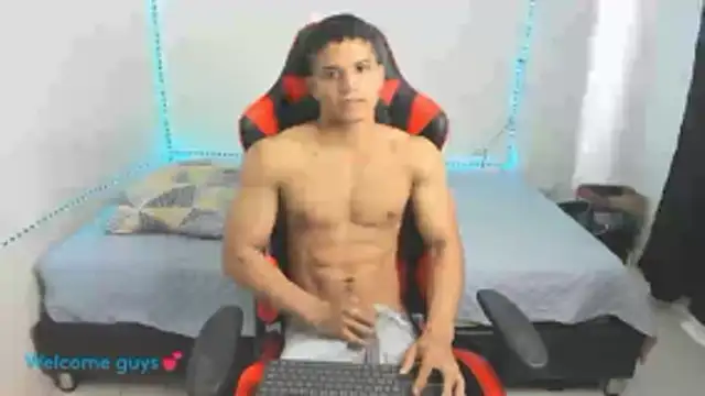 Snapshot of oliver_thompsson7 chatting on 11.08.25 oliver thompsson7 online show from 11.08.25