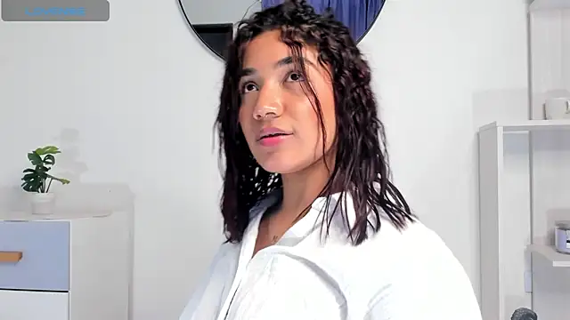 Snapshot of martina_roldam chatting on 12.28.24 martina roldam online show from 12.28.24