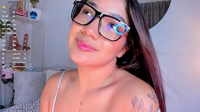 Snapshot of martina_roldam chatting on 02.26.25 martina roldam online show from 02.26.25