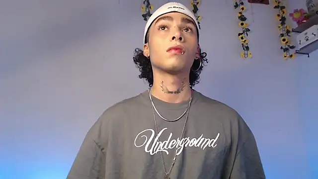 Snapshot of seven7xis chatting on 03.16.25 seven7xis online show from 03.16.25