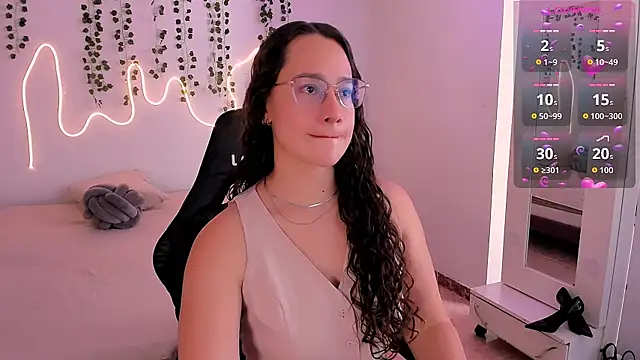 emmaTorres1 online show from 10.15.25