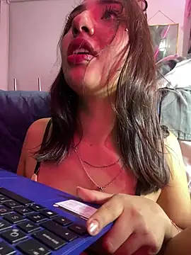 lauuraww online show from 01.30.25