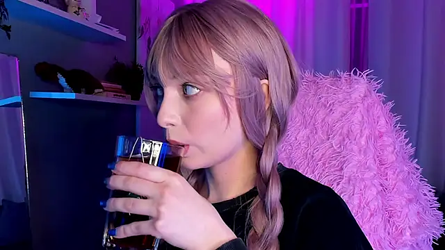 Snapshot of forget_me_not_eve chatting on 01.16.25 forget me not eve online show from 01.16.25