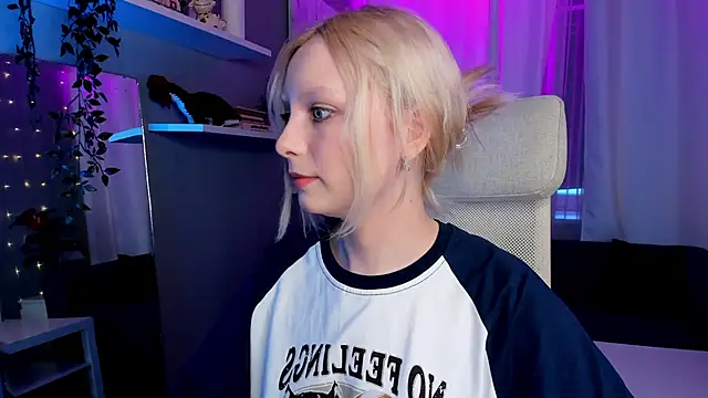 Snapshot of forget_me_not_eve chatting on 02.04.25 forget me not eve online show from 02.04.25