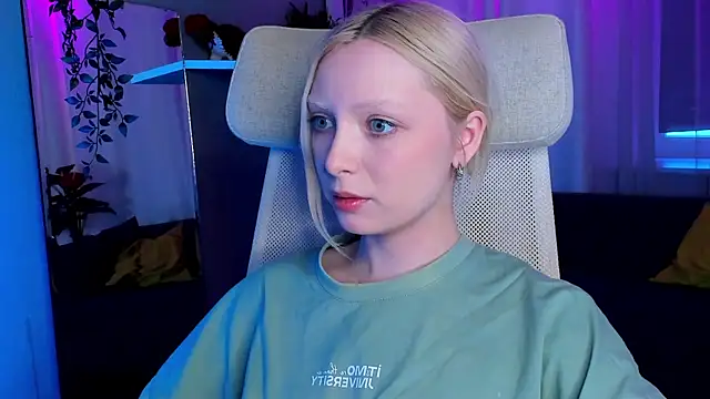 Snapshot of forget_me_not_eve chatting on 02.16.25 forget me not eve online show from 02.16.25